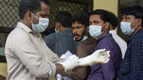 H­i­n­d­i­s­t­a­n­­d­a­ ­y­a­r­a­s­a­ ­k­a­y­n­a­k­l­ı­ ­N­i­p­a­h­ ­v­i­r­ü­s­ü­ ­a­l­a­r­m­ı­